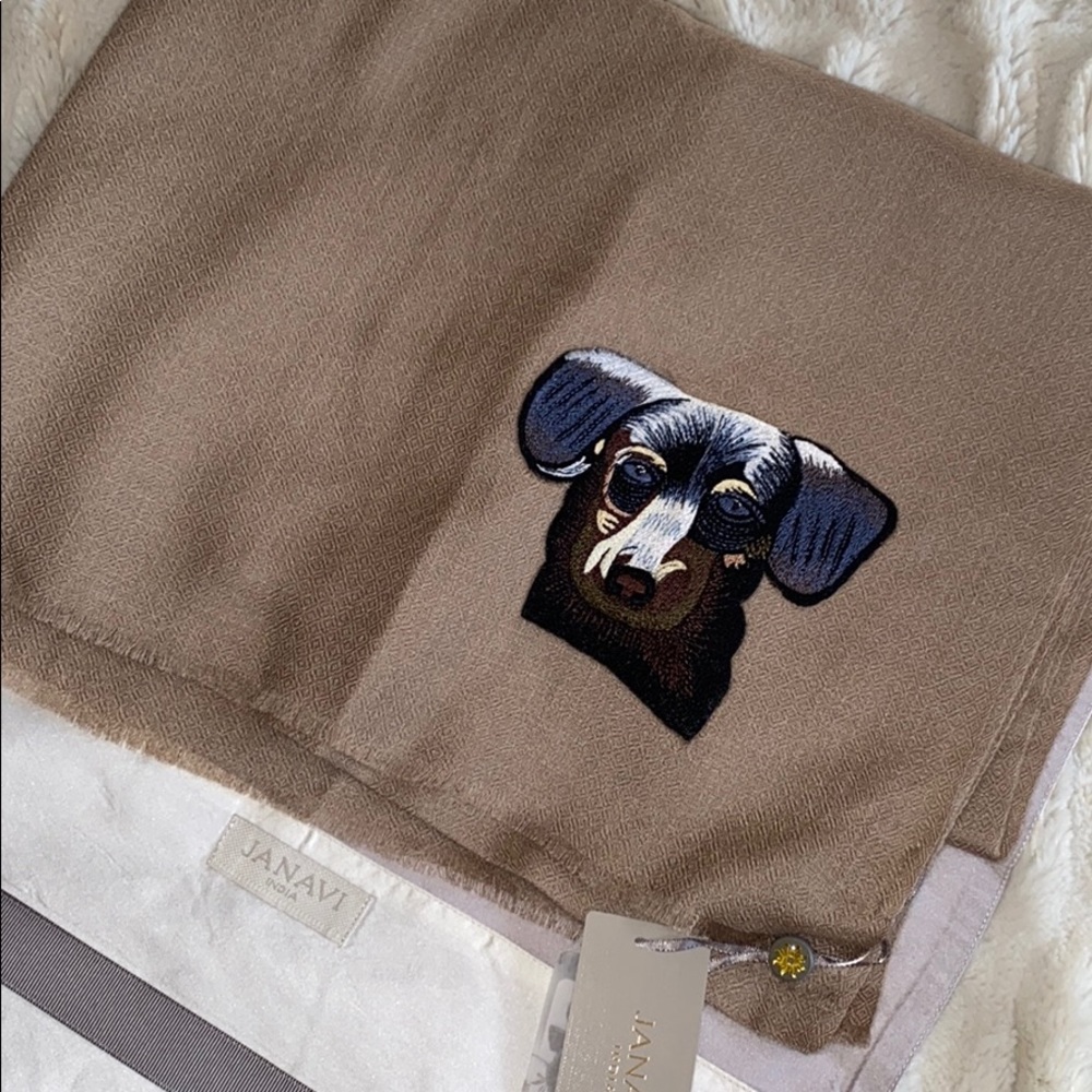 🌻 NWT Janavi 100% cashmere Dachshund Scarf